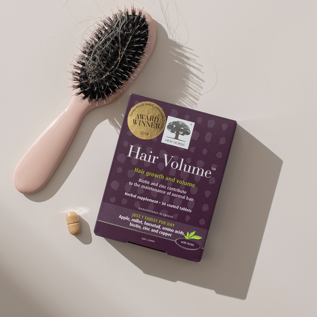 Hair Volume package with a hair brush and a tablet.