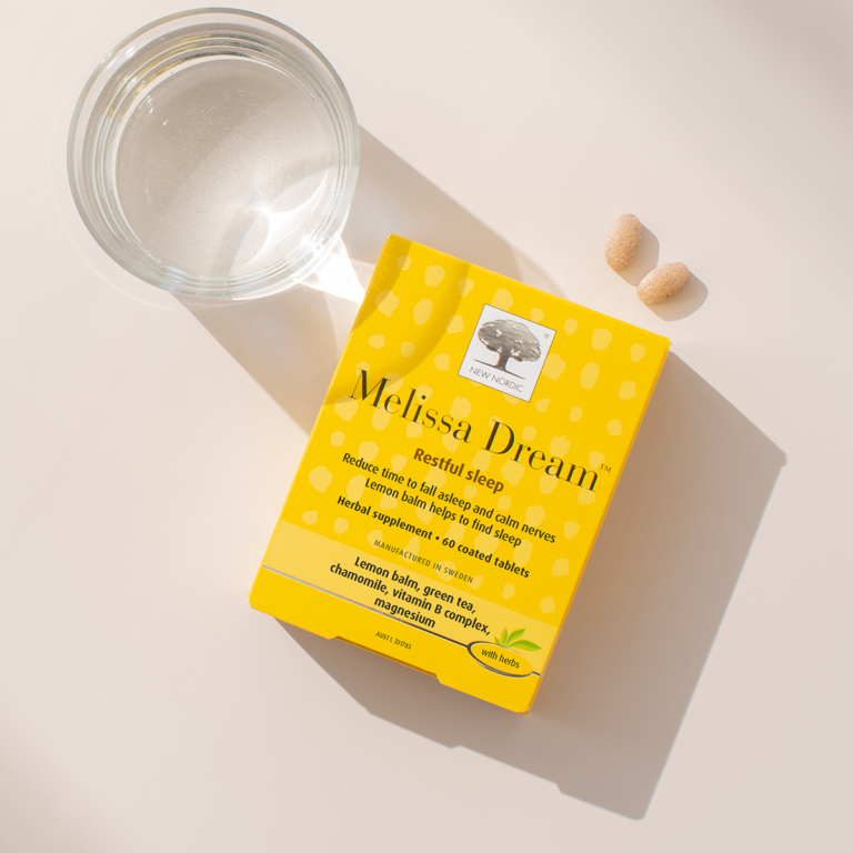 Melissa Dream™ package with a glass of water and 2 tablets.